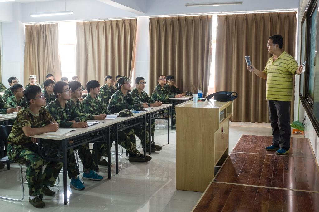 KissJAV
张海教授为本科生做入学教育